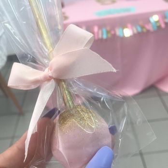 Dolce Cupcake - Cake Pop with glitter - Cupcakes Near Me - Dorado, Puerto Rico