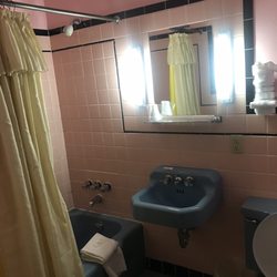 Wiltshire Motel - Bathroom cute and clean