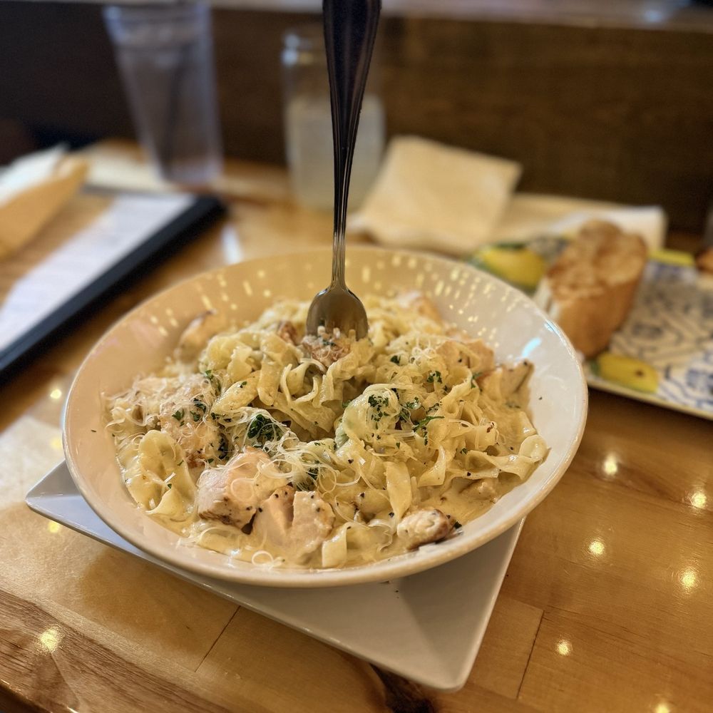 Cafe Stella - Chicken Alfredo - Italian Near Me - Flagstaff, Arizona