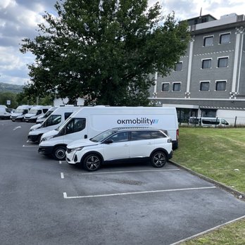 Holiday Inn Express - Okmobility shuttle van - Hotels Near Me - Elexalde Derio, BI