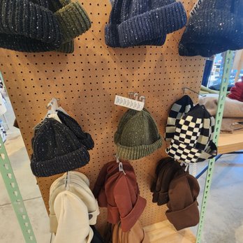 Urban Outfitters - BEANIES - Men's Clothing Near Me - Dania Beach, Florida Urban Outfitters - BEANIES - Men's Clothing Near Me - Dania Beach, Florida