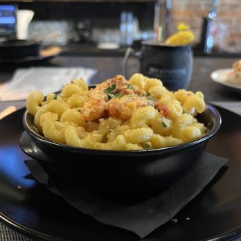 Drift on Mill - Lobster Mac and cheese starter - Cocktail Bars Near Me - Bristol, Pennsylvania