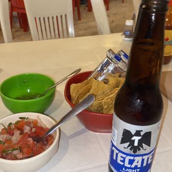 Picus - Pico de gallo, hot salsa,chips and a cerveza - Seafood Near Me - Isla Mujeres, ROO