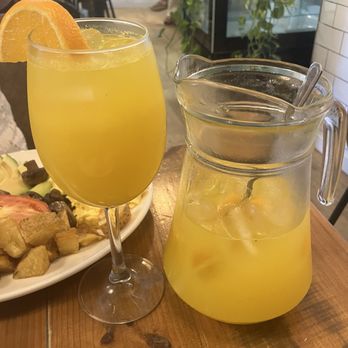 Brunch Corner - Mimosa and Agua de Valencia with brunch. - Coffee & Tea Near Me - València, V Brunch Corner - Mimosa and Agua de Valencia with brunch. - Coffee & Tea Near Me - València, V