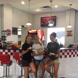 Shannon Airport of Fredericksburg - The Robin's Nest Café at Shannon Airport, Fredericksburg