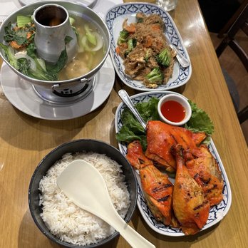 Thai Eagle Rox - Won Wonton Soup, steamed rice, Thai BBQ Chicken Tray. Amazing dinning at the Eagle Rox!! - Thai Near Me - Los Angeles, California