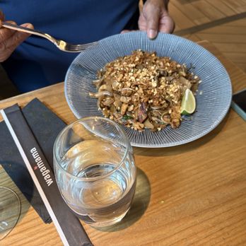 wagamama - midtown - chicken pad thai - Asian Fusion Near Me - New York, New York
