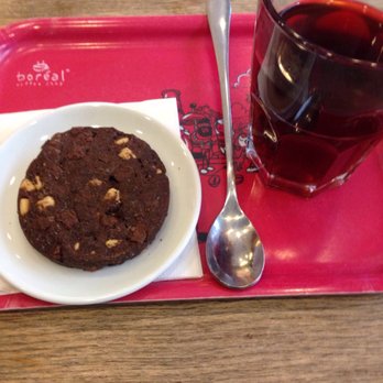 Boréal Coffee Shop - V60 pour over of the Honduras. Double chocolate cookie - Coffee & Tea Near Me - Geneva, GE Boréal Coffee Shop - V60 pour over of the Honduras. Double chocolate cookie - Coffee & Tea Near Me - Geneva, GE