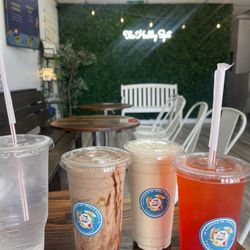 The Healthy Spot - Chunky monkey smoothie, sun kissed tea, mango and pineapple smoothie