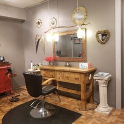 Brush Hair Studio - Decor is refreshing