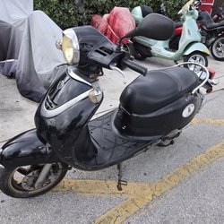 Island Style Ride - Scooter with broken signal light and tail light was given to me. Next time I'll use another company with better equipment.