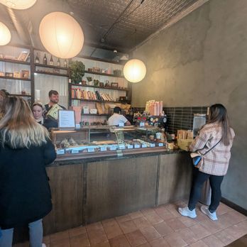 Del Sur Bakery & Cafe - Filipino Near Me - Chicago, Illinois
