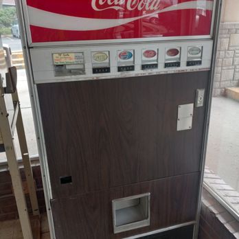 Tomahawk Laundromat - Laundromat Near Me - Shawnee, Kansas