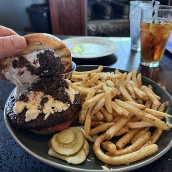 Birdtown Brewing - Mediterranean Burger, Ice Tea - Breweries Near Me - Lakewood, Ohio