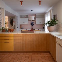 Brandon Fisher Construction - Looking into dining room from kitchen