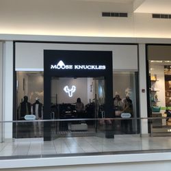 Moose Knuckles - Storefront