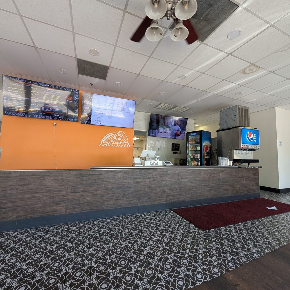 Kams Pizza - Lobby - Pizza Near Me - Fresno, California