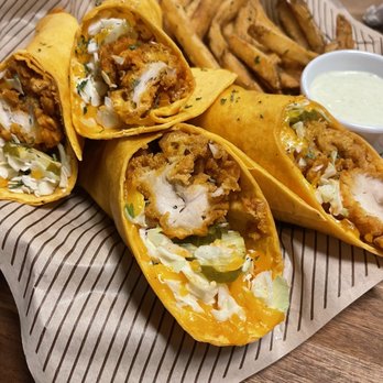 Cheddar's Scratch Kitchen - Buffalo Chicken Wrapper - Comfort Food Near Me - Lakeland, Florida