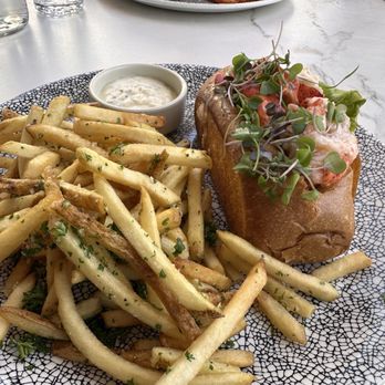 The 908 - Lobster roll with garlic fries. - New American Near Me - Long Beach, California
