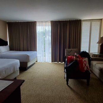 Bahia Resort Hotel - Our 3rd floor room..spacious! - San Diego, CA