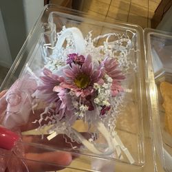 Lincoln Florist & Gifts - Poor quality. Last minute rushed products is what we got