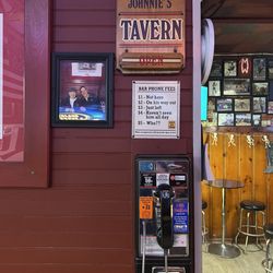 Johnnies Tavern - Throw Back