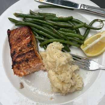 The Black Rose - Grilled Salmon - American Near Me - Boston, Massachusetts