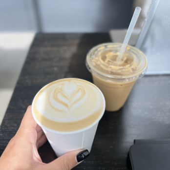 Cora Coffee - Iced vanilla oatmilk latte Hot vanilla oatmilk latte - Coffee & Tea Near Me - Sacramento, California Cora Coffee - Iced vanilla oatmilk latte Hot vanilla oatmilk latte - Coffee & Tea Near Me - Sacramento, California