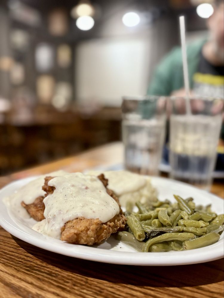 Crackerbarrel Logo