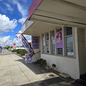 Faby's Barber Shop - Front of shop next to 76 station on Robertson Blv in Chowchilla Ca. - Barbers Near Me - Chowchilla, California Faby's Barber Shop - Front of shop next to 76 station on Robertson Blv in Chowchilla Ca. - Barbers Near Me - Chowchilla, California