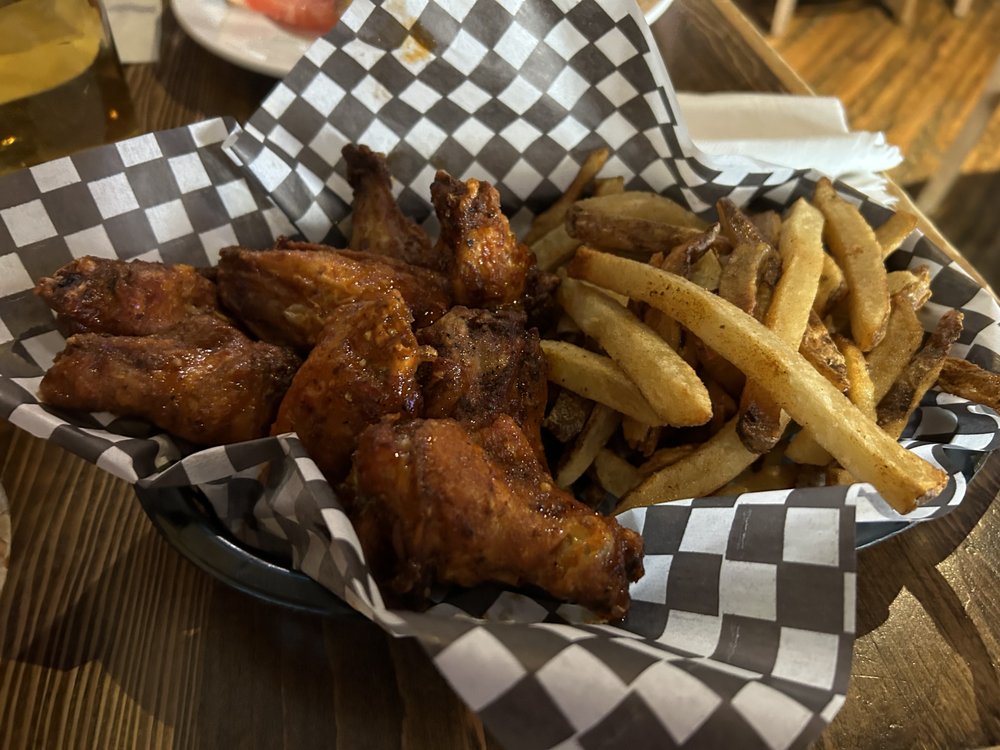 Hurricanes Roadhouse Restaurant