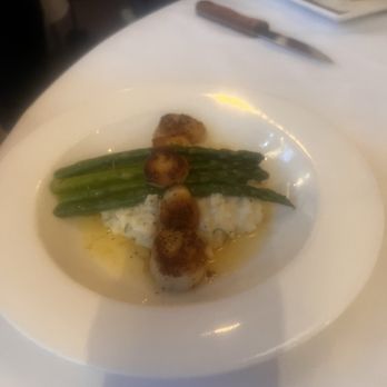 Dans At Green Hills - $49 Pan Seared Sea Scallops Lemon & Roasted Garlic Risotto, Asparagus, Herbed Brown Butter - French Near Me - Reading, Pennsylvania