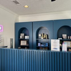 Peace Love Wax - Reception desk