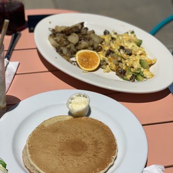 Maxine's Cafe - Loren's - Breakfast & Brunch Near Me - Los Angeles, California Maxine's Cafe - Loren's - Breakfast & Brunch Near Me - Los Angeles, California