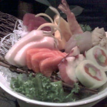 Kiku Asian Bistro - Kiku's chirashi - Sushi Bars Near Me - Brooklyn, New York