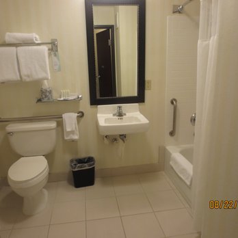 Fairfield by Marriott Inn & Suites Portland Airport - bathroom - Hotels Near Me - Portland, Oregon