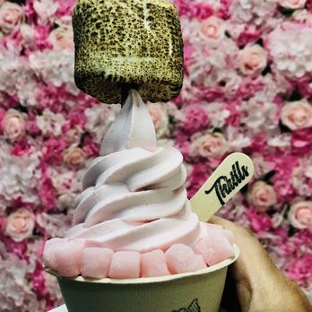 Thrills Soft Serve - Strawberry cheesecake with strawberry mochi & marshmallow! - Ice Cream & Frozen Yogurt Near Me - Honolulu, Hawaii
