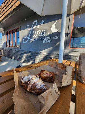Luna Bakery by null
