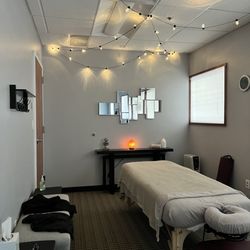 Momentum Massage Therapy - Massage room