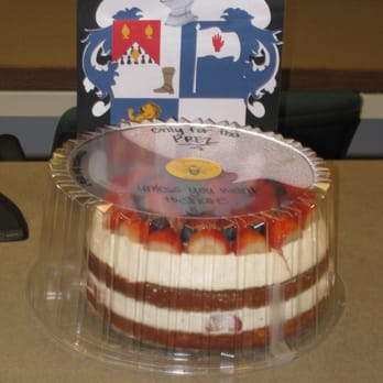 Queenie's Plus - Strawberry Cream Cake - American Near Me - Tulsa, Oklahoma Queenie's Plus - Strawberry Cream Cake - American Near Me - Tulsa, Oklahoma