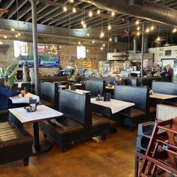 Tony's Brick Oven Pizzeria - Main restaurant seating