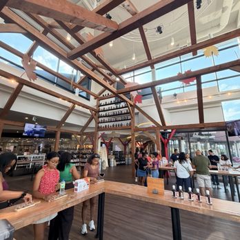 Maple Leaf Place - Specialty Food Near Me - Niagara Falls, Ontario