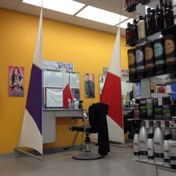 Great Clips - View from the waiting area