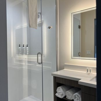 SpringHill Suites by Marriott San Diego Escondido/Downtown - Bathroom - Hotels Near Me - Escondido, California SpringHill Suites by Marriott San Diego Escondido/Downtown - Bathroom - Hotels Near Me - Escondido, California