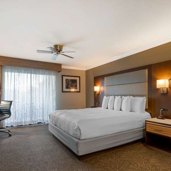 Best Western Plus Forest Park Inn - King room fireplace - Hotels Near Me - Gilroy, California Best Western Plus Forest Park Inn - King room fireplace - Hotels Near Me - Gilroy, California