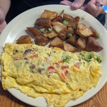 Union Station Diner - Omelette with home fries - Breakfast & Brunch Near Me - New Braunfels, Texas Union Station Diner - Omelette with home fries - Breakfast & Brunch Near Me - New Braunfels, Texas