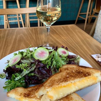 Murray's Cheese Bar - Murray's Melt Sandwich - Wine Bars Near Me - Long Island City, New York Murray's Cheese Bar - Murray's Melt Sandwich - Wine Bars Near Me - Long Island City, New York