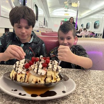 Corvette Diner - Hot Fudge Sundae - Diners Near Me - San Diego, California Corvette Diner - Hot Fudge Sundae - Diners Near Me - San Diego, California