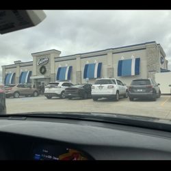 Culver's - The south-facing side with two designated pickup spots