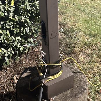 Mac and Bones - Exposed wires - Mini Golf Near Me - Pearl, Mississippi